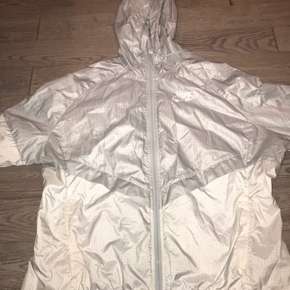 Grey Nike windbreaker size L